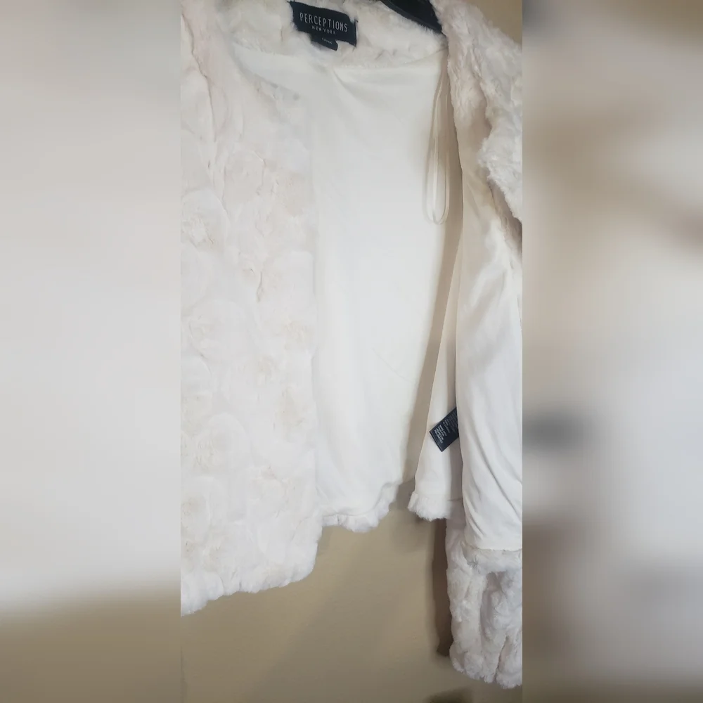 Perceptions Faux Fur Women's Round Neck Long Sleeve Shrug - Picture 7 of 12